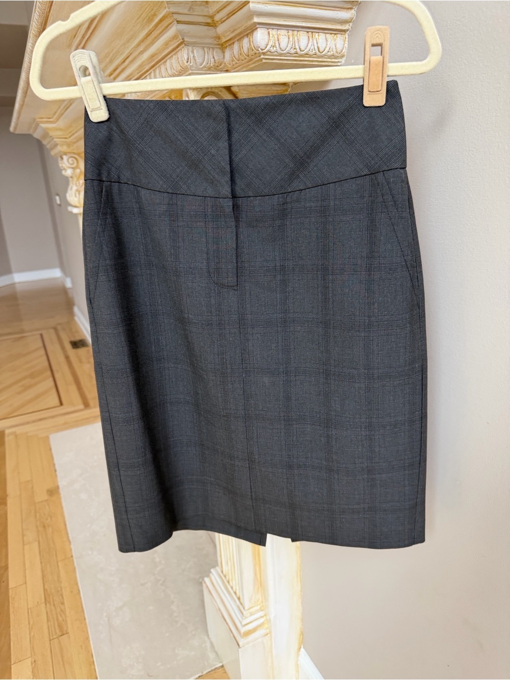 TRINA TURK pencil skirt size 4